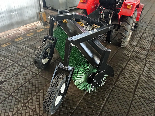 Коммунальная щетка с баком (500 л) 1,8 м