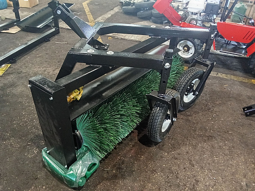 Коммунальная щетка с баком (500 л) 1,8 м