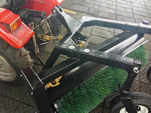 Коммунальная щетка с баком (500 л) 1,8 м