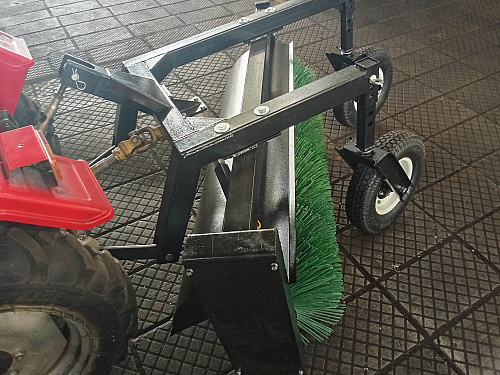 Коммунальная щетка с баком (500 л) 1,8 м