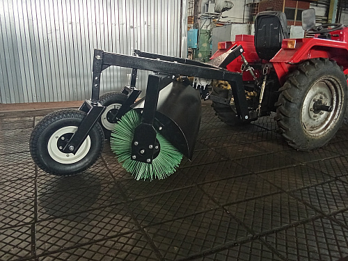 Коммунальная щетка с баком (500 л) 1,8 м