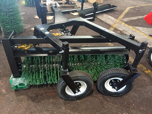 Коммунальная щетка с баком (500 л) 1,8 м